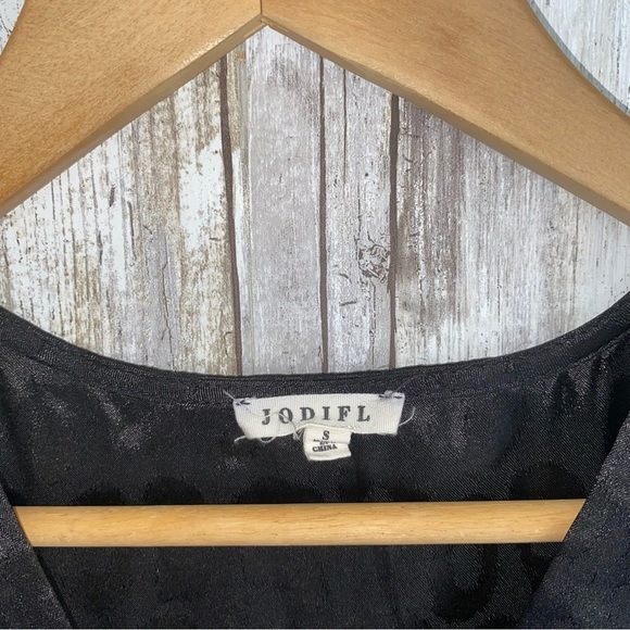 Jodifl Black Leopard Sleeveless Blouse - Picture 6 of 6